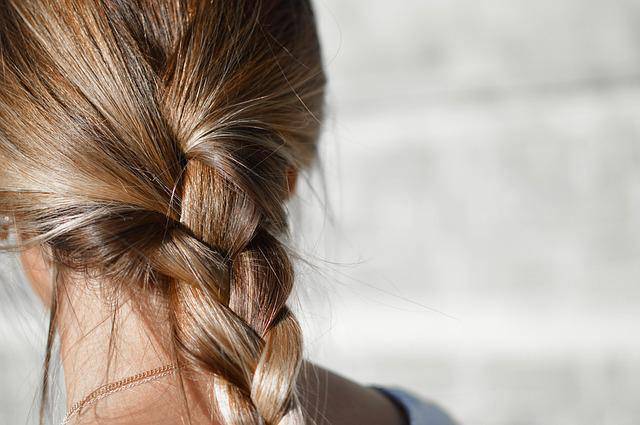 Capelli fini e che si spezzano? Prova questo rimedio