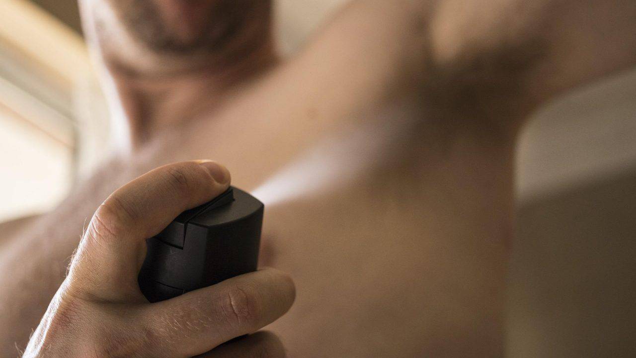 Deodorante: come rimuovere le macchie (Pixabay)