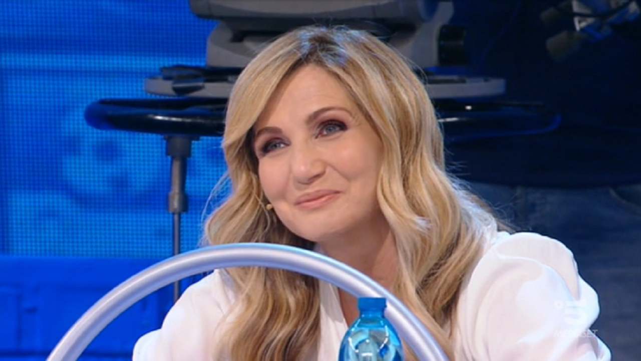 lorella cuccarini quanto guadagna