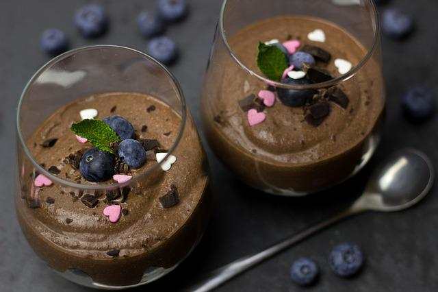 Mousse al cioccolato: facilissima con solo 2 ingredienti