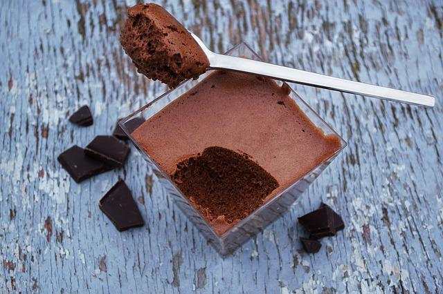 Mousse al cioccolato: facilissima con solo 2 ingredienti
