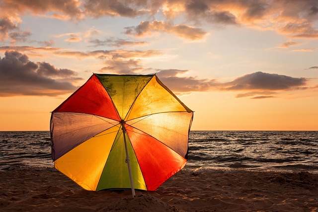 Vacanze: ombrellone e lettino a prezzi folli, fino a 14 euro!