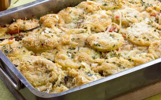 Zucchine, patate e pomodori al forno: ottimi e pronti in 5 minuti