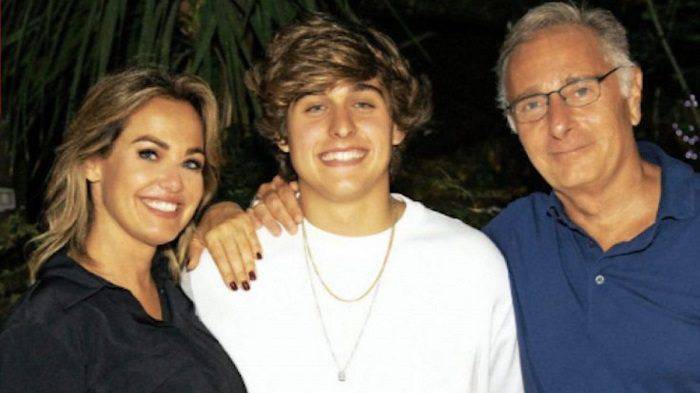 Davide Bonolis, figlio di Paolo e Sonia Bruganelli, ha compiuto 18 anni