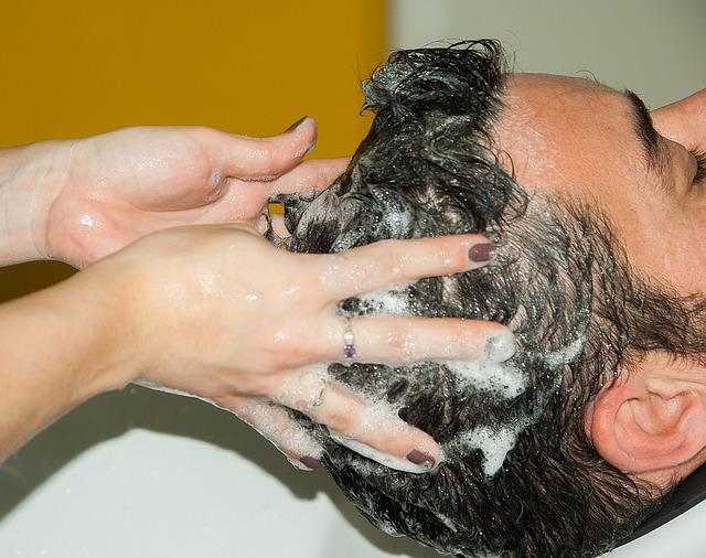 Shampoo secco: danneggia i nostri capelli?