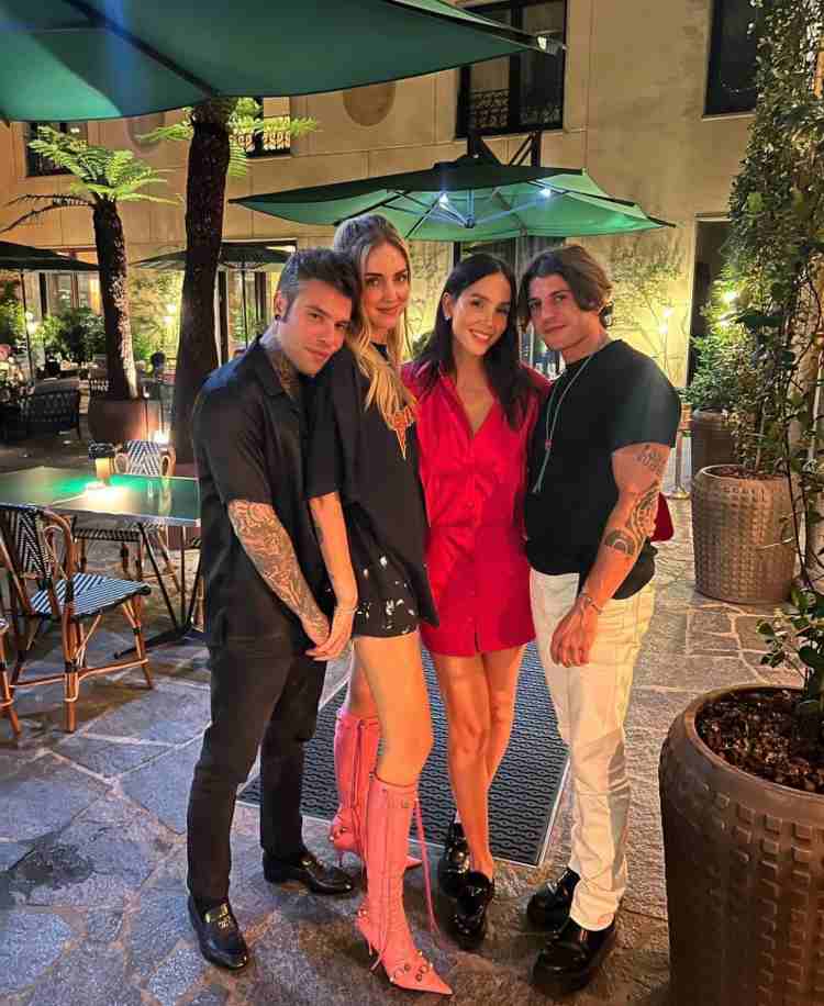 Fedez, Chiara, Paola e Rkomi (Instagram)