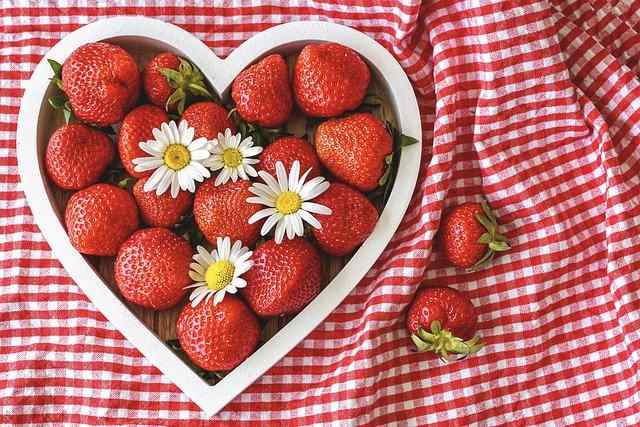 Mousse alle fragole: veloce e buonissima ma soprattuto light