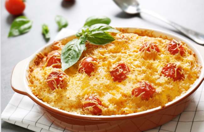 Zucchine al forno con formaggio e pomodori: una bontà