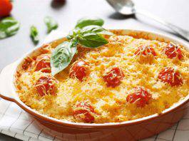 Zucchine al forno con formaggio e pomodori: una bontà