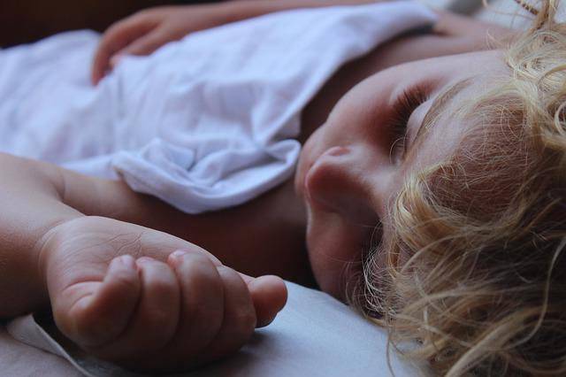 Sonno dei bambini: ecco come fare per farli dormire tutta la notte