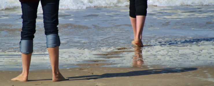 Camminare a piedi nudi fa bene_ Ecco la verità