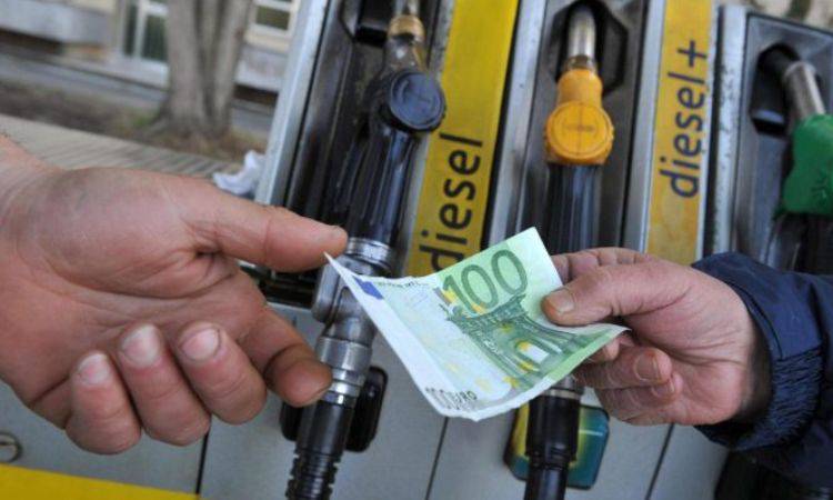 Carburante prezzi aumento