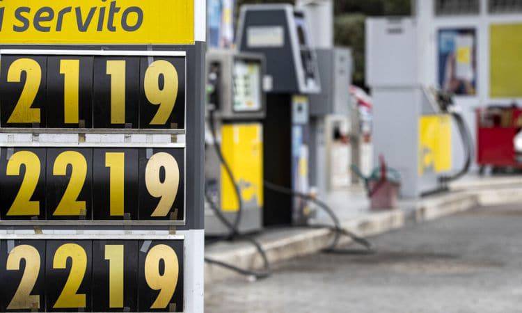 Carburante prezzi aumento 