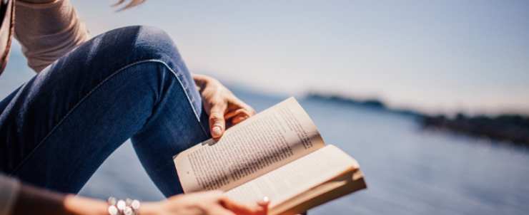 Il Bando per diventare un libraio a piedi nudi sulla spiaggia 