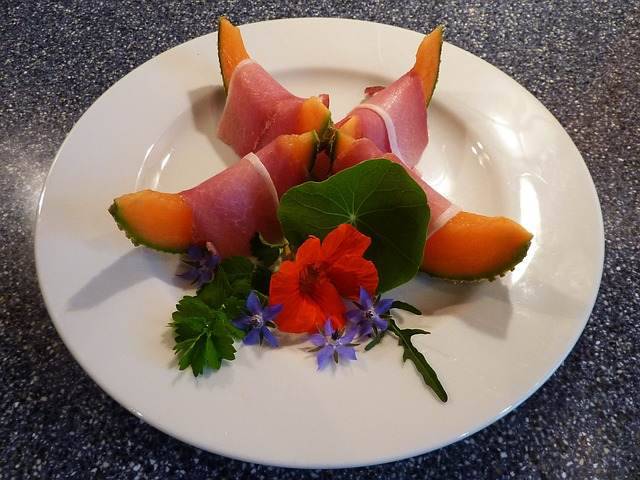 Prosciutto e melone si possono mangiare insieme? Attenzione!