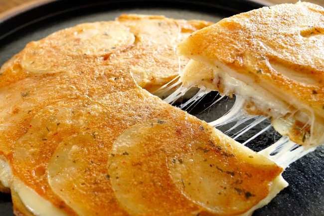 Patate e formaggio: dalla colazione alla cena, una ricetta unica!