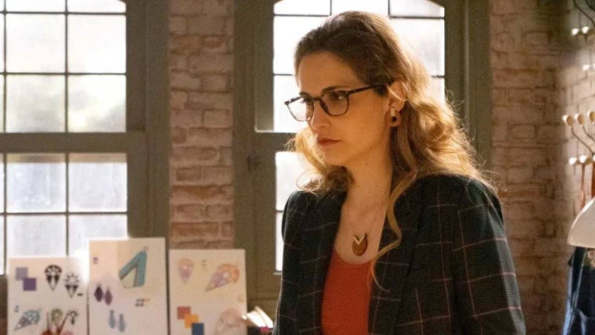 Un'altro domani: Julia indaga sull'acquirente misteriosa