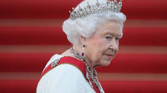 Elisabetta II: ecco a chi andranno i suoi gioielli