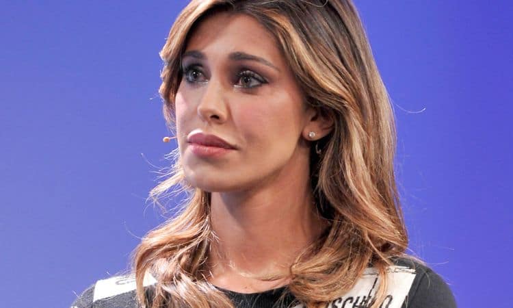 Belen Rodriguez retta scuola figlio Santiago 