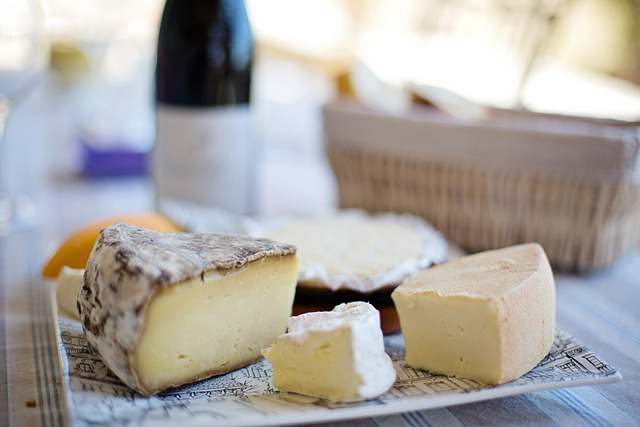Crosta del formaggio: si può mangiare veramente? La risposta shock