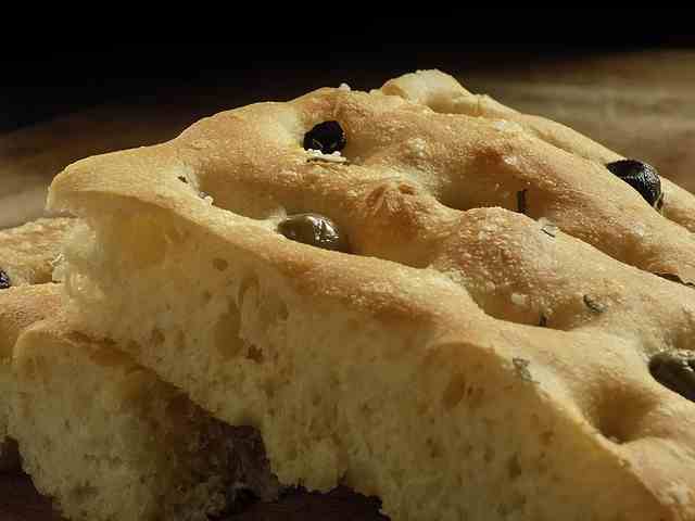 Focaccia allo stracchino: veloce e buonissima