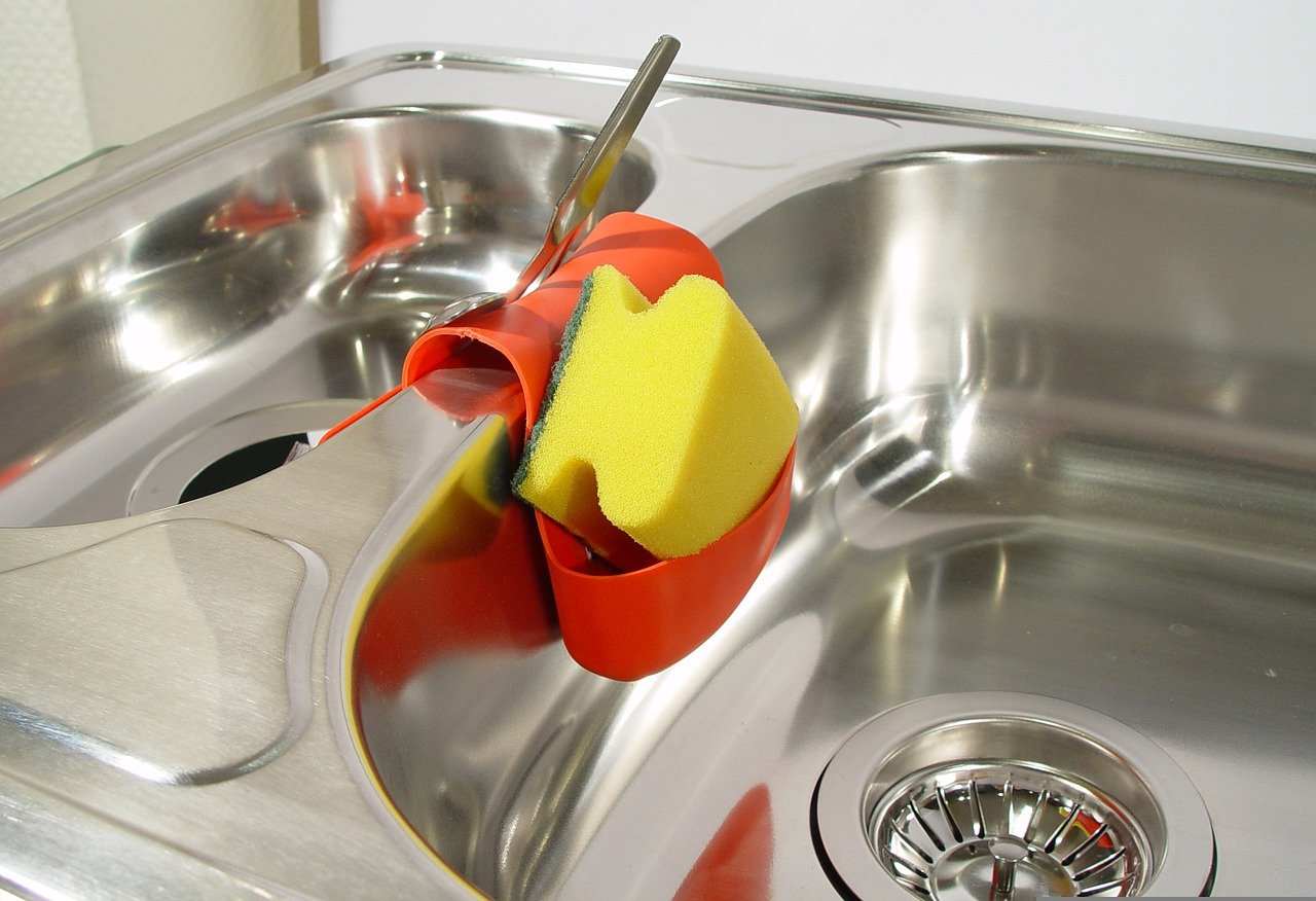 Cucina: non mettere mai questi oggetti sotto al lavello, è importantissimo