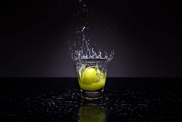 Succo di limone: la verità su quanto fa bene berlo