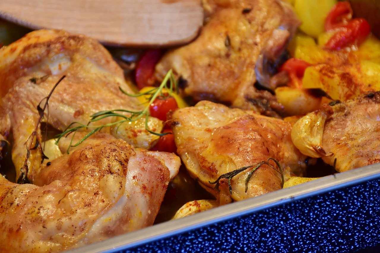 Pollo alla birra e patate: tutto pronto in meno di 10 minuti