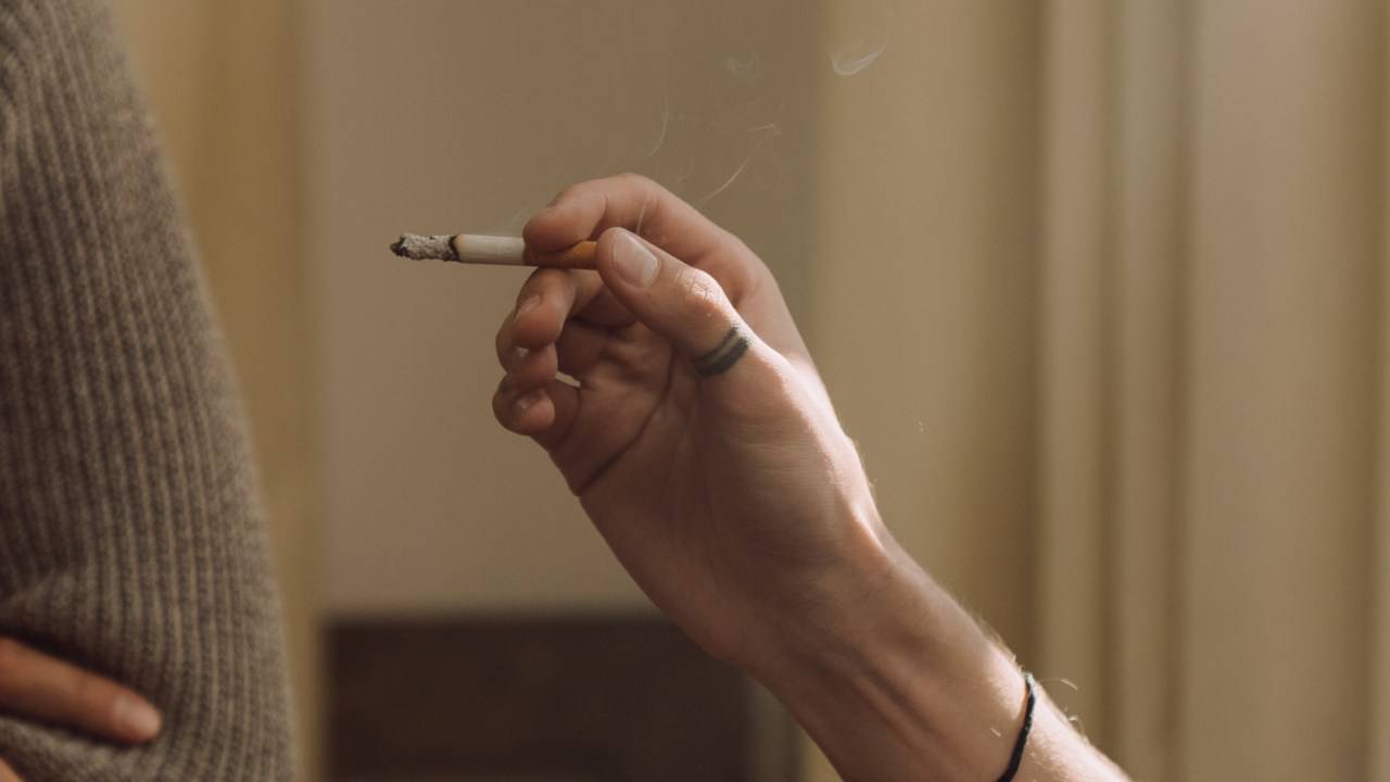 Sigaretta, il tuo patrimonio lieviterebbe se smettessi di fumare (Pexels)