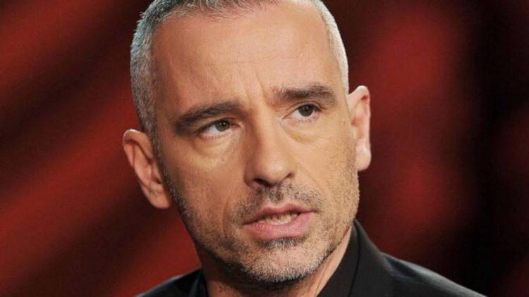 Eros Ramazzotti ha perso la testa per lei (Ti Più)