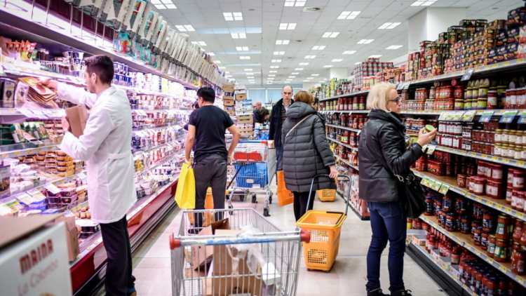 Supermercato, la lista della spesa si trasforma in un lusso (Libero Quotidiano)