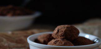 Tartufini al cioccolato light: meno di 40 calorie