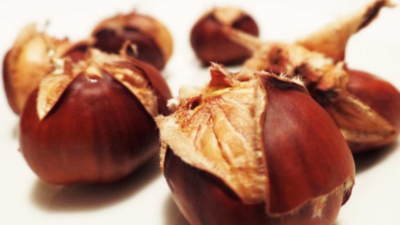 Castagne_ il trucco che devi conoscerle per sbucciarle velocemente