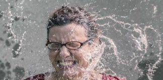 Faccia nell'acqua ghiacciata_ Il tuo corpo reagisce così 2022-12-09