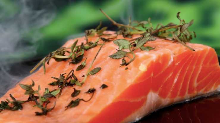eccedere con la carne o con prodotti come ad esempio il classico salmone,2022-12-23