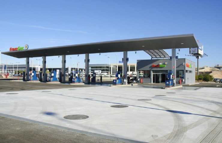 Benzina_ ecco dove costa meno. Automobilisti in fila 2023-01-18