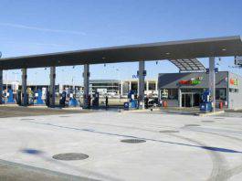 Benzina_ ecco dove costa meno. Automobilisti in fila 2023-01-18