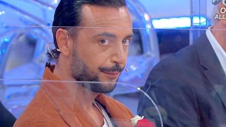 Armando chiude la frequentazione, Gianni Sperti senza parole 