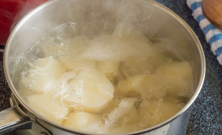 acqua patate pulire argenteria