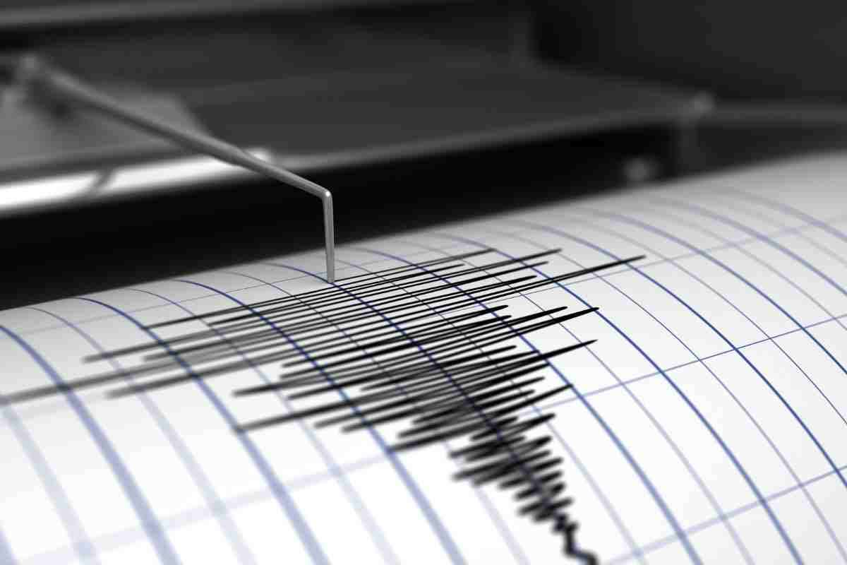 terremoto napoli campi flegrei cosa succede