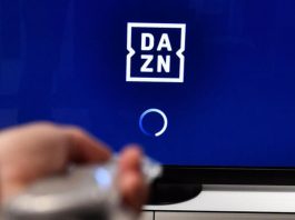 Lo schermo di una tv con Dazn che non riceve