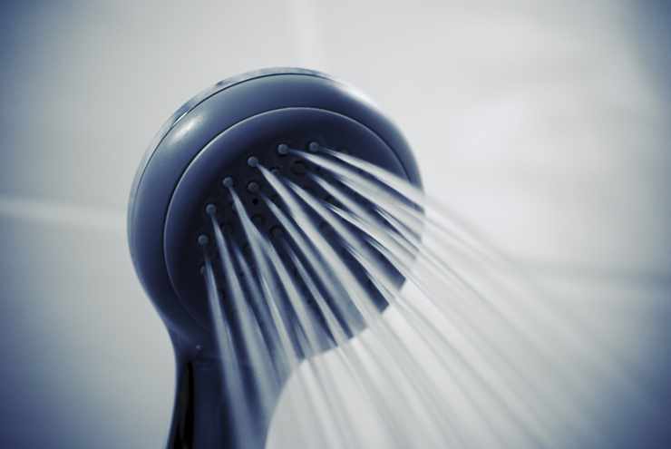 La doccia favorisce la formazione di pericolose muffe