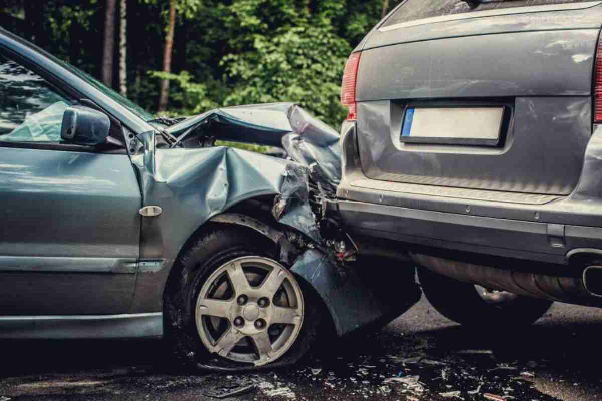 Giovane madre perde il controllo del veicolo e muore