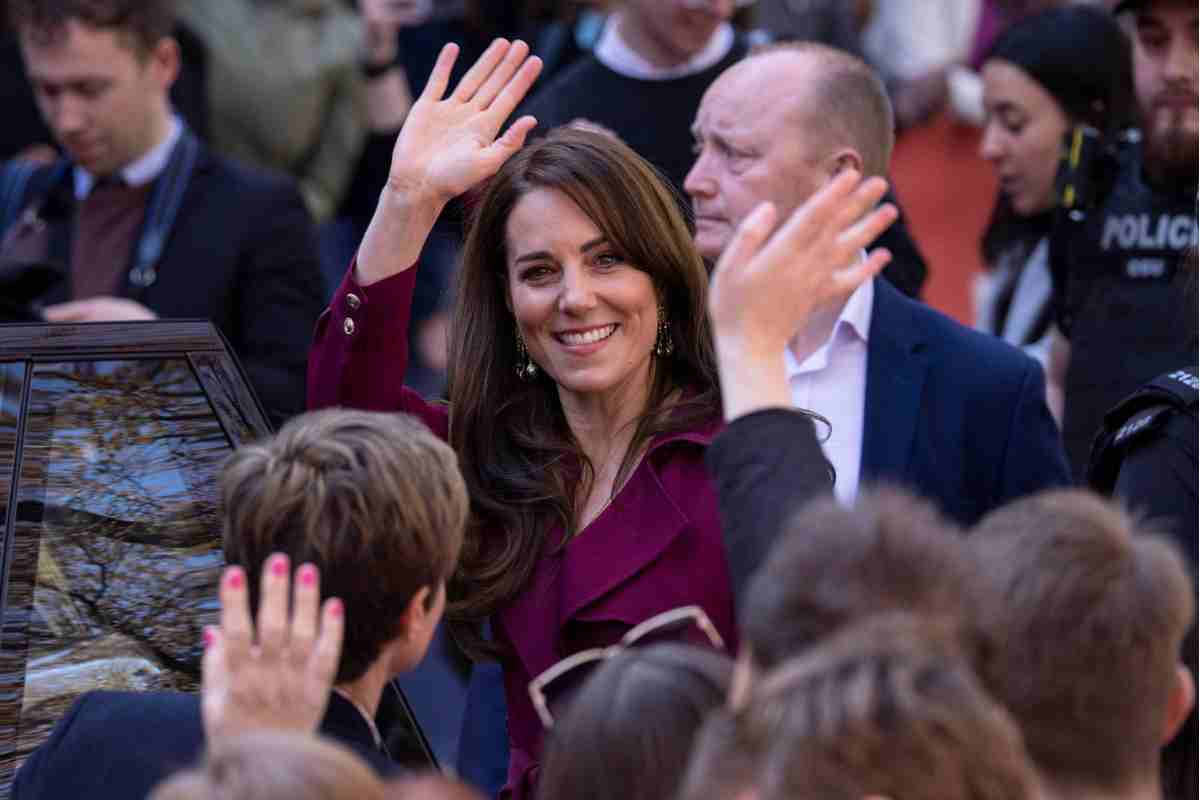 Kate Middleton spicca il volo da sola senza William al suo fianco sempre più nervoso e insicuro
