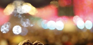 esistenza terrena umani: importante amore o denaro