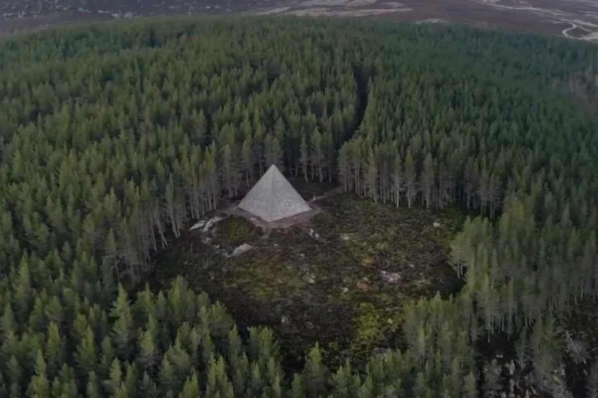 Una piramide in Scozia? Proprio così, ecco dove si trova