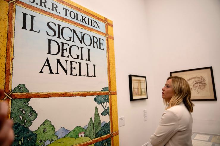 Giorgia Meloni alla mostra su Tolkien: "Grande pagina di cultura"