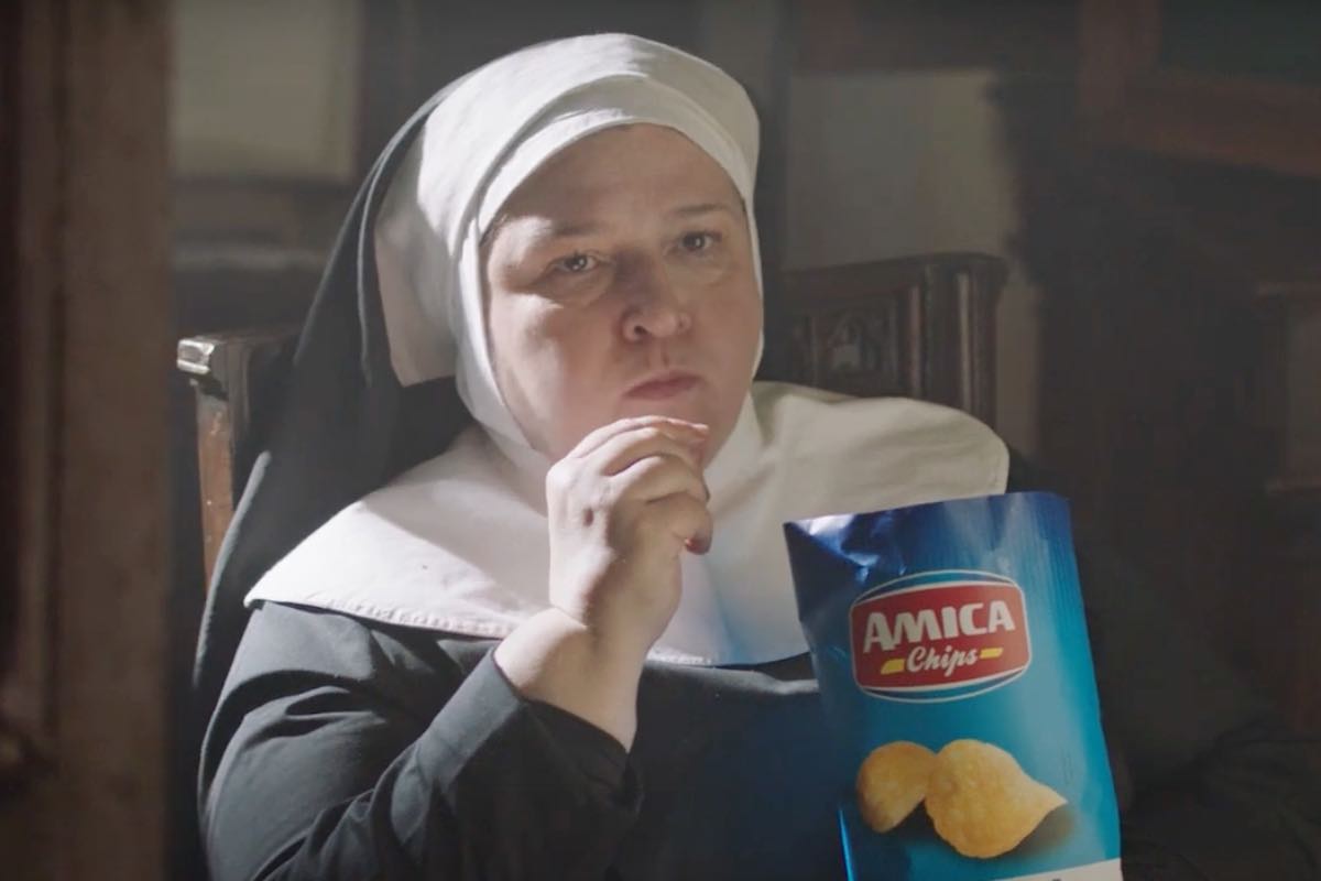 Amica Chips nei guai dopo lo spot blasfemo