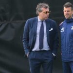 Thiago Motta e Cristiano Giuntoli assistono all'allenamento della Juventus