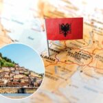 sfondo cartina Albania e tondo con città